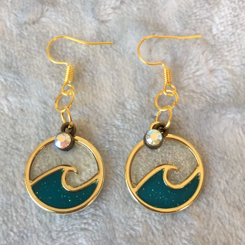Beach Summer Coastal Wave Dangle Fashion Earrings NWT Handcrafted .75”x 1.50”